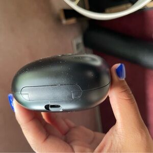 Works great no problems iPhone charger is what’s used to charge them